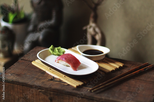 Tuna niguiri photo