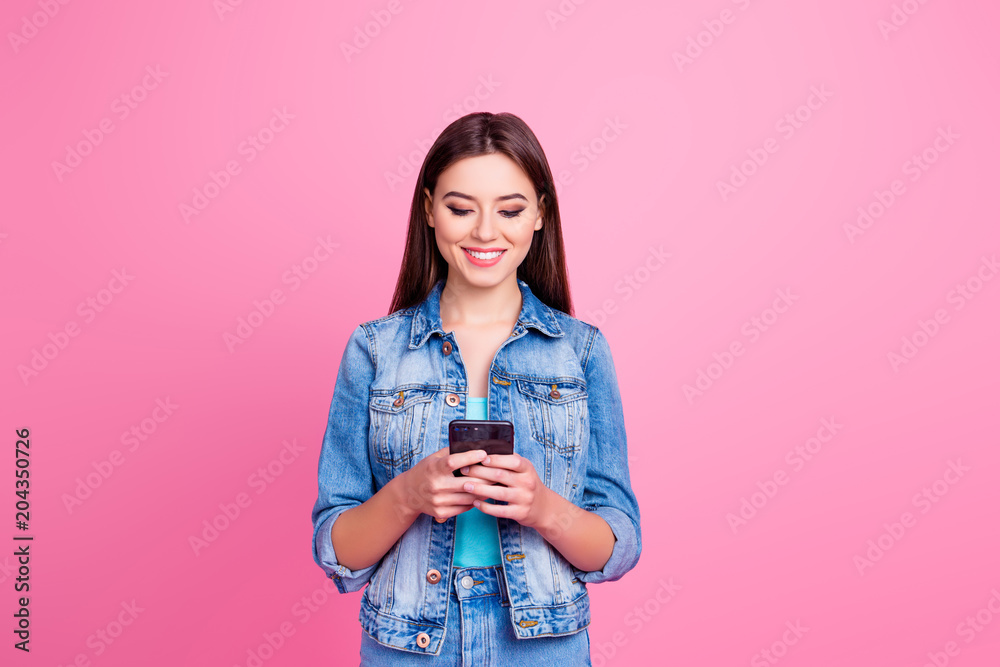 I use smiley faces to express my emotion in sms! Portrait of cute confident lovely attractive charming gorgeous girl watching video on phone, isolated on pink background - obrazy, fototapety, plakaty 