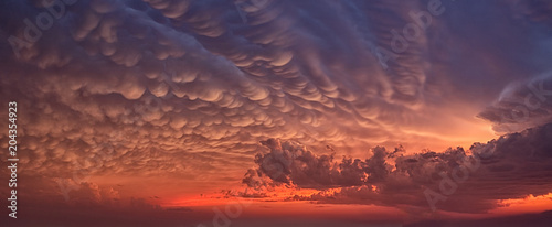 Obraz Apokaliptyczne chmury na niebie.