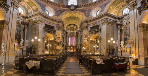 Canvas Print The beautiful panoramic interior of St