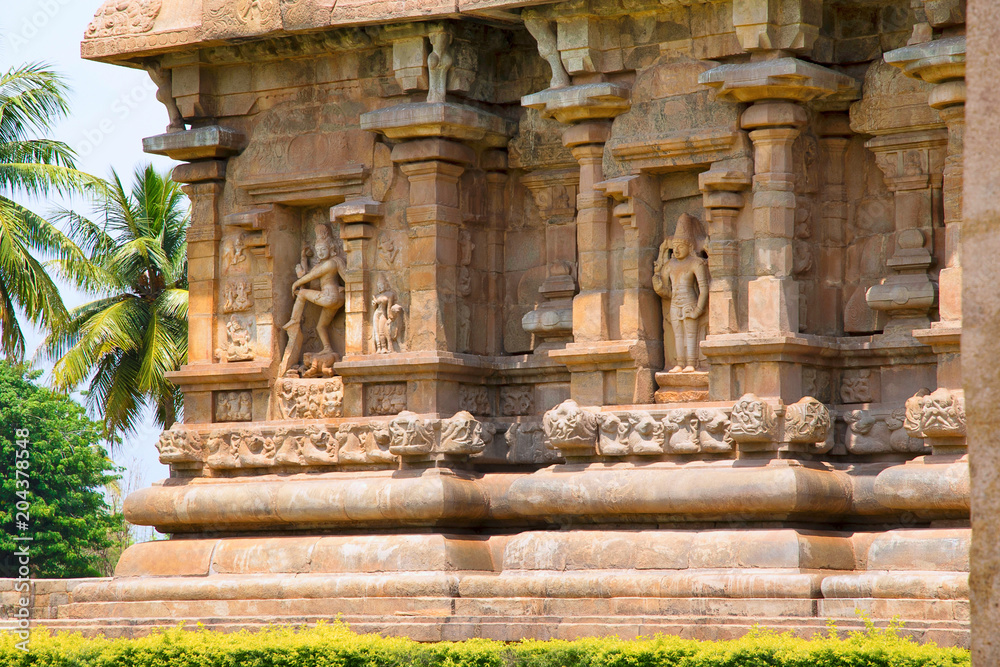 Niches on the southern wall of the mukhamandapa, Brihadisvara Temple, Gangaikondacholapuram, Tamil Nadu, India Niches on the southern wall of the mukhamandapa, Brihadisvara Temple, Gangaikondacholapuram, Tamil Nadu, India