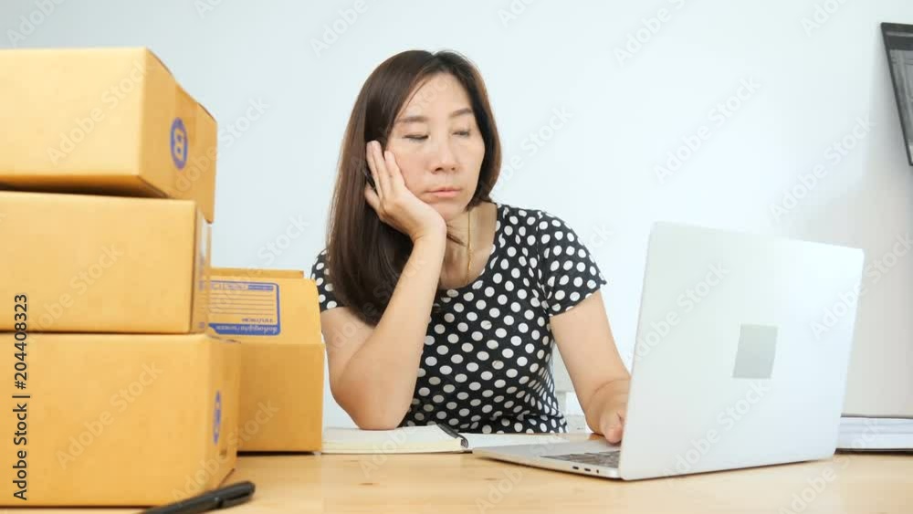 Asian Woman Working at home, Asian Woman Working at home, business start up for Business Online, SME, Delivery Project, Woman with Online Business or SME.
Asian Woman Working at home, Asian Woman Working at home, business start up for Business Online, SME, Delivery Project, Woman with Online Business or SME.
