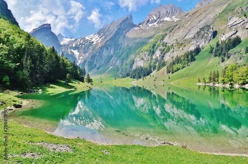 Obraz Seealpsee, w którym odbijają się góry