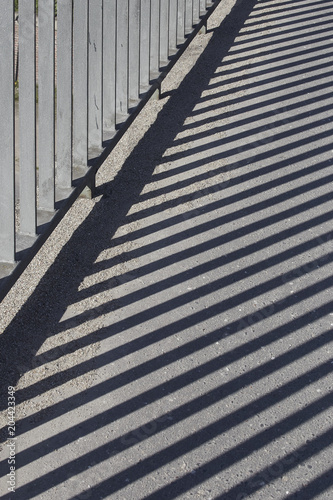 geometrischer Schattenwurf vom Geländer © Holger Dürkop