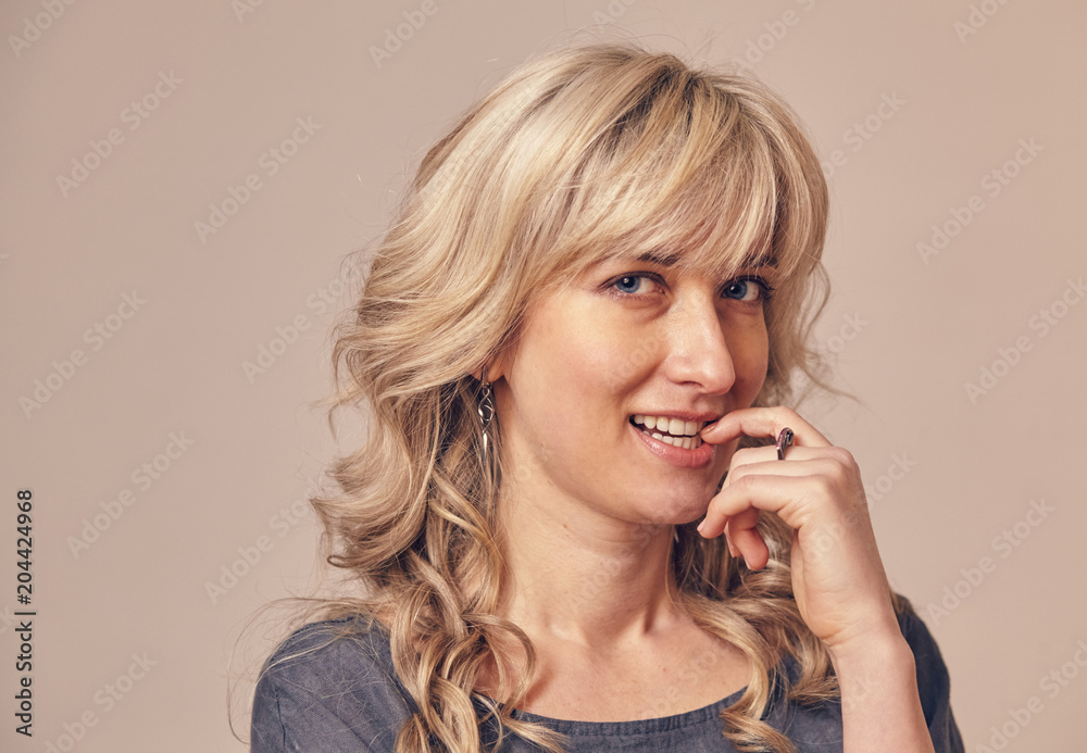 woman has some kind of cunning intention woman has some kind of cunning intention