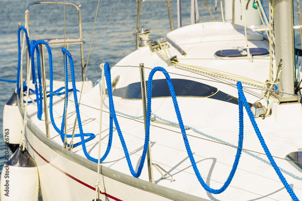 Obraz premium Ropes on sailing boat