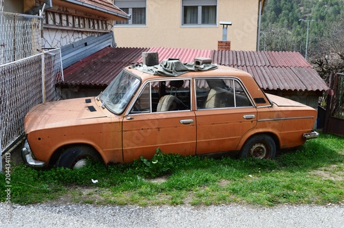 old broken car   © oljasimovic