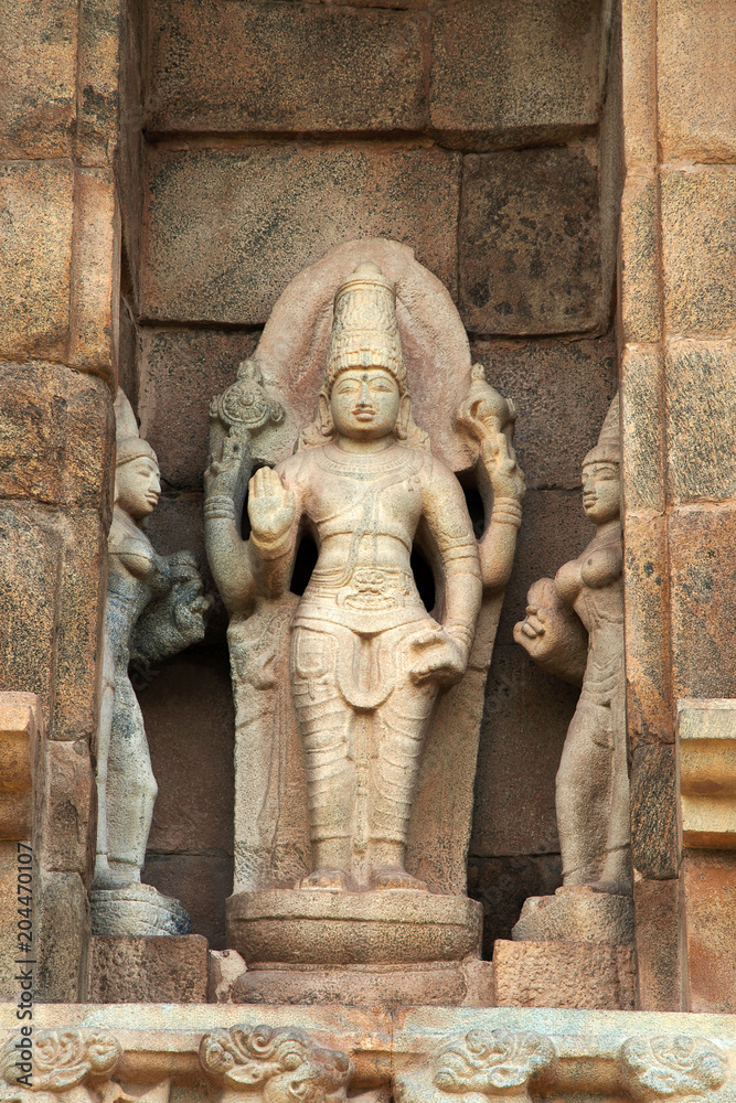 Vishnu with his consorts, niche on the western wall, Brihadisvara Temple, Gangaikondacholapuram, Tamil Nadu