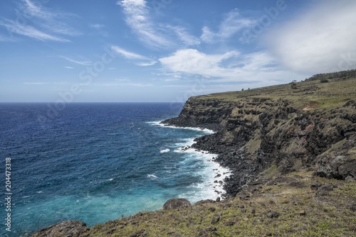 Rocky coast of Easter Island © Иван Грабилин