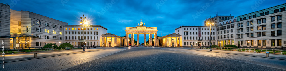 Fototapeta premium Pariser Platz i Brama Brandenburska w Berlinie, Niemcy