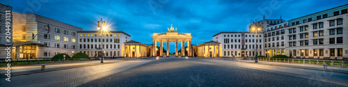 Pariser Platz und Brandenburger Tor in Berlin, Deutschland photo