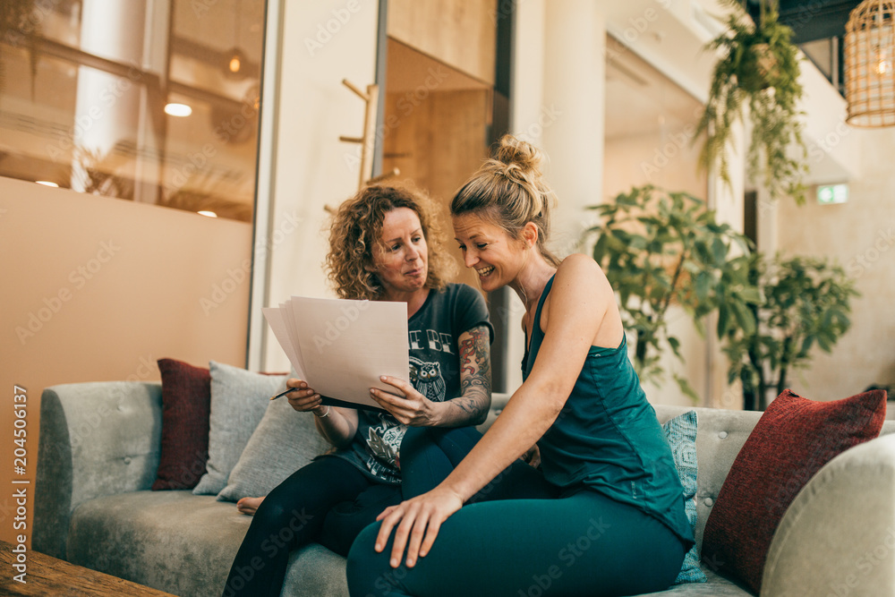 Obraz premium Two yogis discussing a paper 