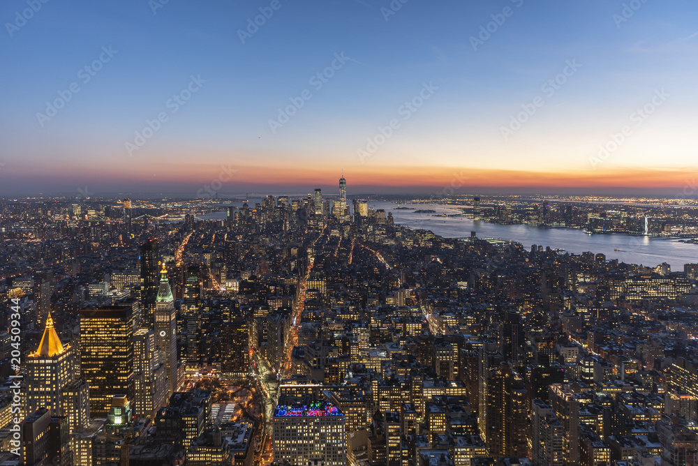 Naklejka premium Manhatten von oben bei Nacht 