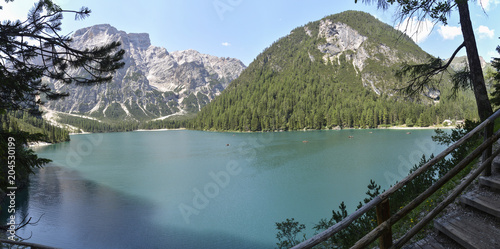 Obraz na płótnie Panorama lago di Braies w salonie