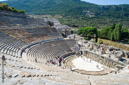 Fototapeta Efes, Turkey - October 1, 2015: People are visiting the ancient city of Ephesus