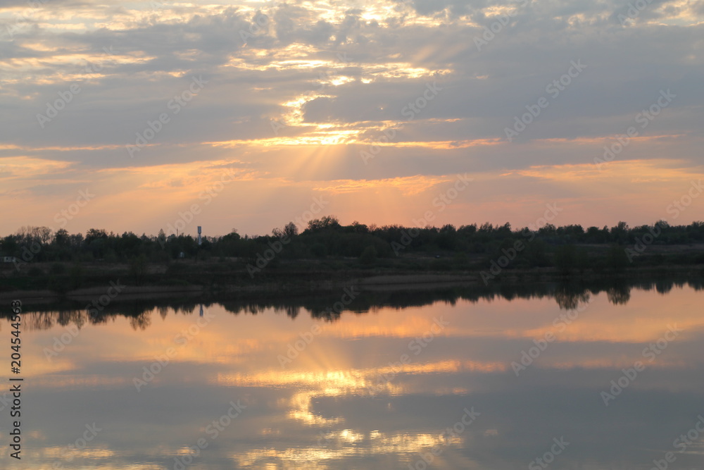 Закат на озере