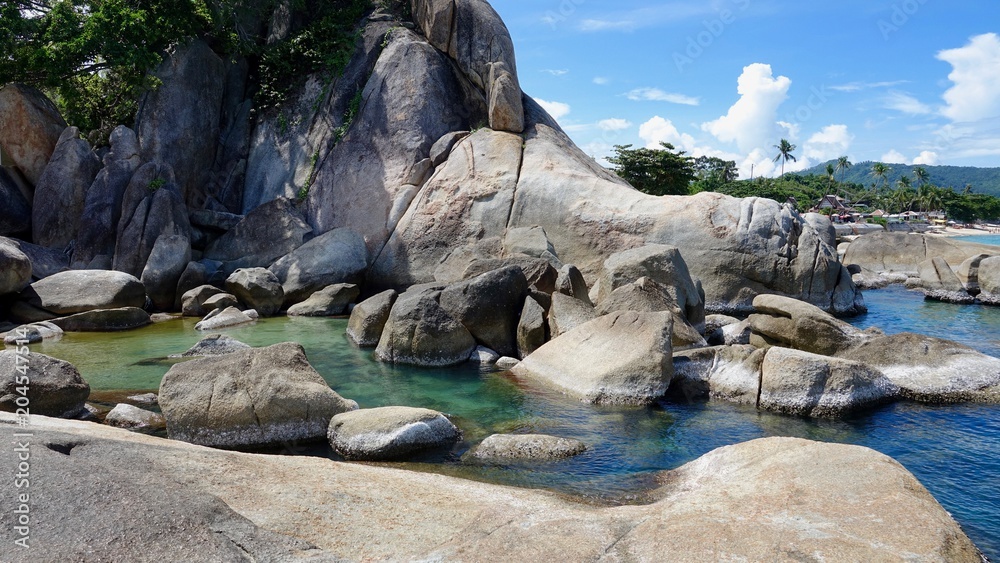 Felsformationen und Küstenlandschaft in Thailand auf Ko Samui Felsformationen und Küstenlandschaft in Thailand auf Ko Samui