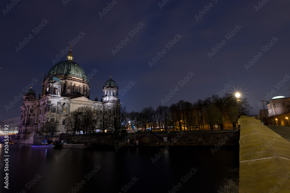 Der Berliner Dom am Abend