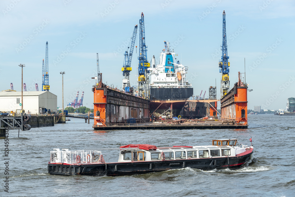 Fototapeta premium Werft in Hamburg, Deutschland