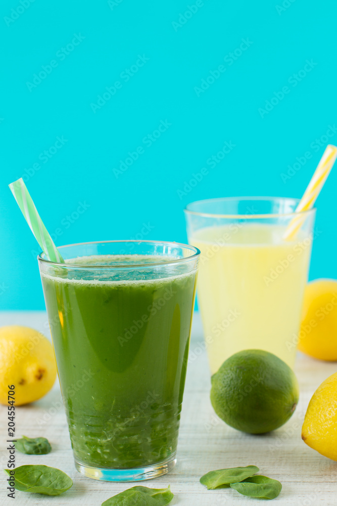 Fototapeta premium Beverage made from fresh lemons, lime, spinach and matcha