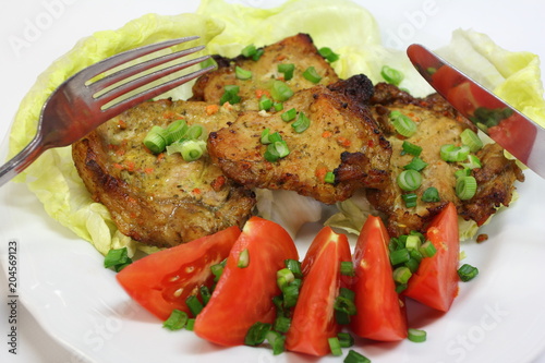 grilled pork chops with tomatoes and lettuce