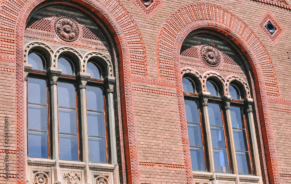 Obraz premium Elements of the architecture of the old building. Vaulted windows. Close-up