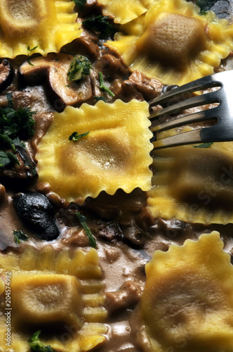 Ravioli e hongos Cucina italiana Italienische Küche イタリア料理 Итальянская кухня مطبخ إيطالي Italian cuisine Italská kuchyně Pasta y funghi Talijanska kuhinja  photo