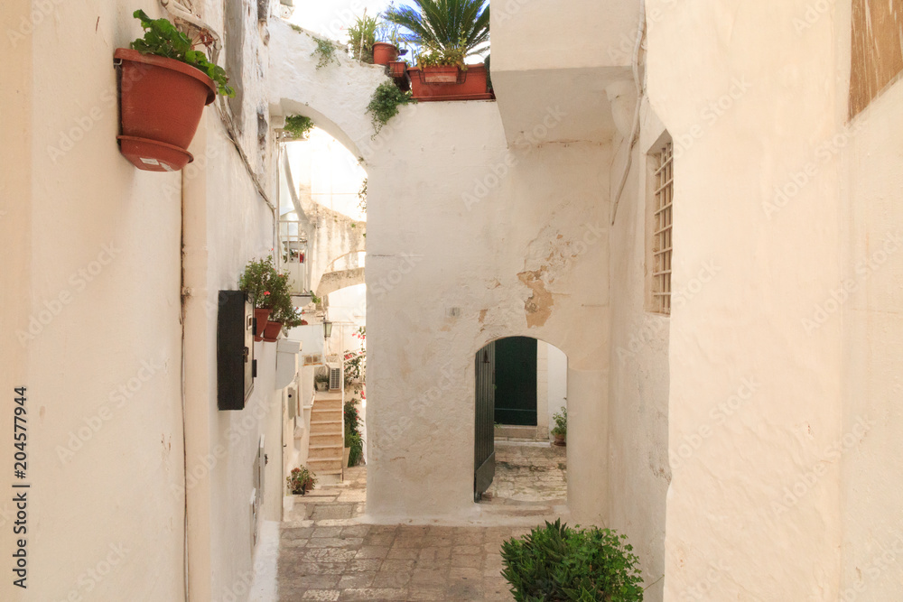 Italy, SE Italy, Ostuni. Old town narrow alleyways, arches. The 