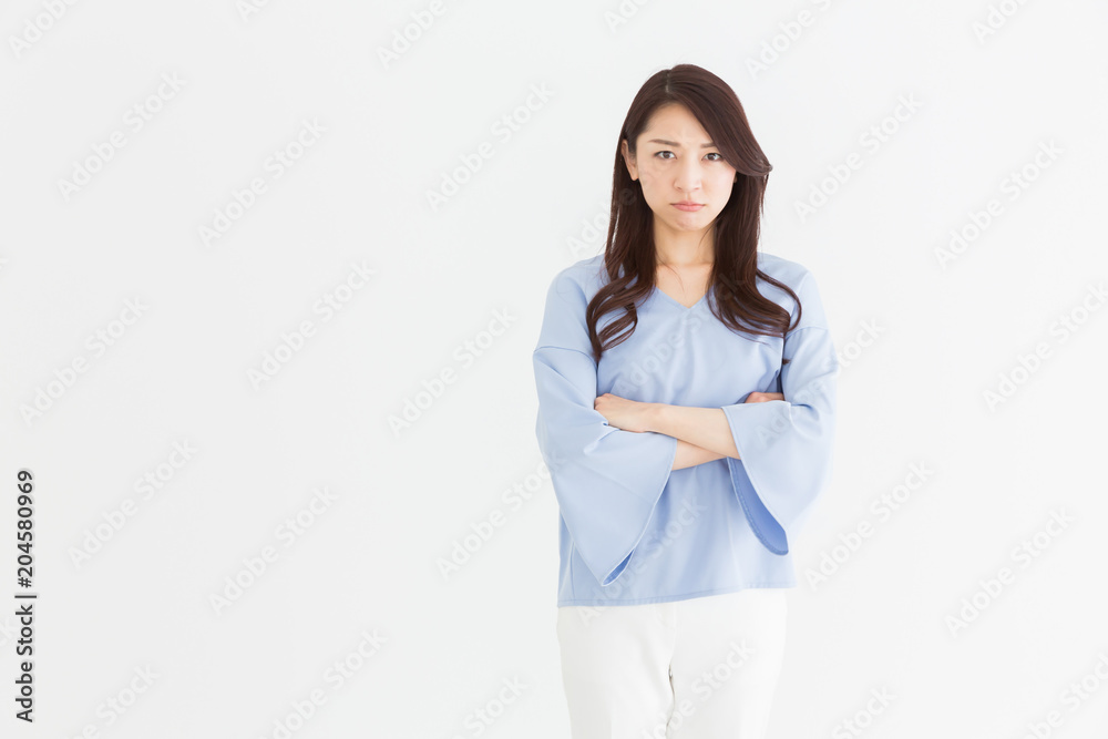 怒る女性 怒る女性