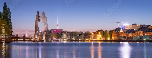 Obraz  z motywem Skyline Panorama mit Molecule Man und Fernsehturm, Berlin, Deutschland