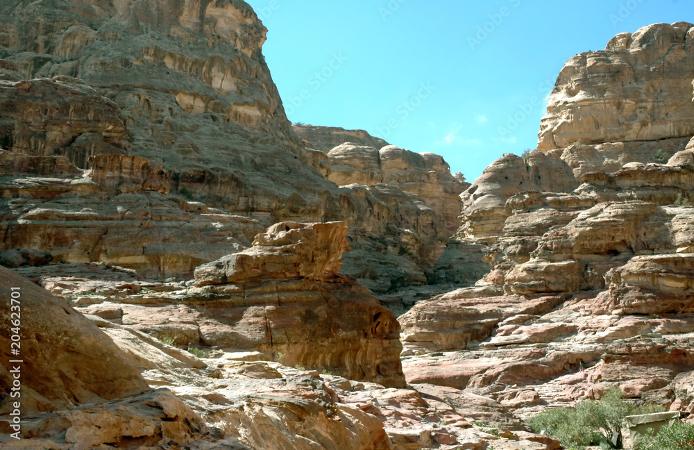 Pétra, la ville rose,site archéologique taillé dans les falaises de grès rose, Jordanie