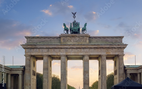 Brandenburger Tor Berlin zum Sonnenuntergang