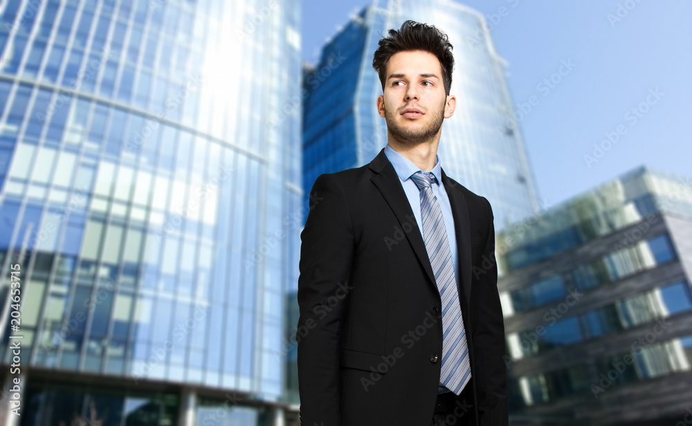 Young businessman outdoor in a modern city