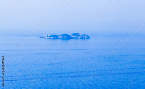 Vista de Li Galli, an archipelago belonging to the town of Positano, a few kilometers south of the Sorrento peninsula and consists of three islands © Nikolai Korzhov