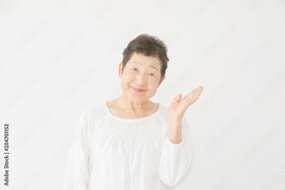 高齢者 女性 案内 高齢者 女性 案内