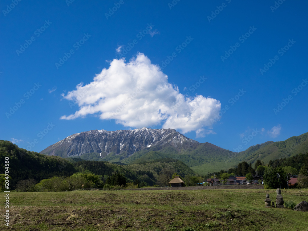 Fototapeta premium Mountain landscape in Japan