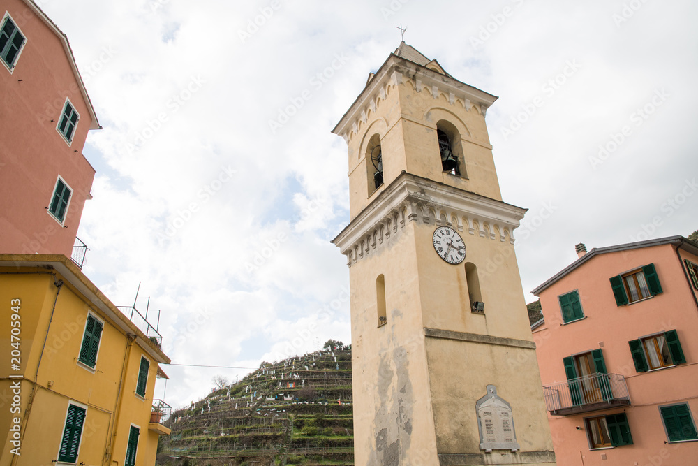 チンクエ・テッレの村　マナローラのサン・ロレンツォ教会とプレセピオ　～険しいリグーリア海岸の5つの村（イタリア・リグーリア州）