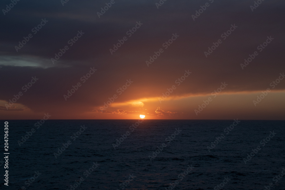 チンクエ・テッレの村　マナローラから見るリグーリア海に沈む夕日　～険しいリグーリア海岸の5つの村（イタリア・リグーリア州）