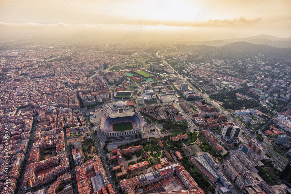 Obraz premium Widok na stadion miejski w Barcelonie o zachodzie słońca, Hiszpania