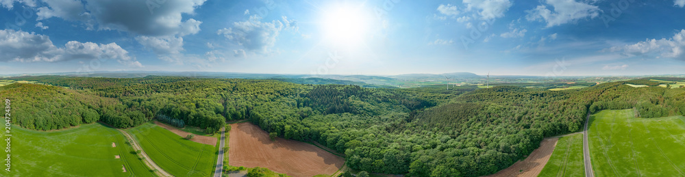 Fototapeta premium Der Odenwald bei Göllheim in der Pfalz 360° Panorama Luftaufnahme