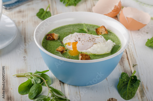Spinach soup with poached egg