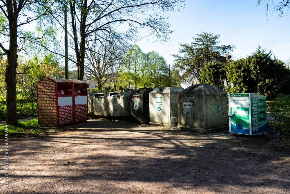 Müllcontainer (verlottert) Müllcontainer (verlottert)