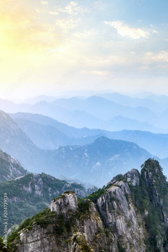 Obraz premium The beautiful natural scenery of Mount Huangshan