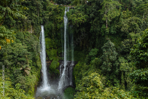 Fototapeta Naklejka Na Ścianę i Meble -  tropical high waterfall