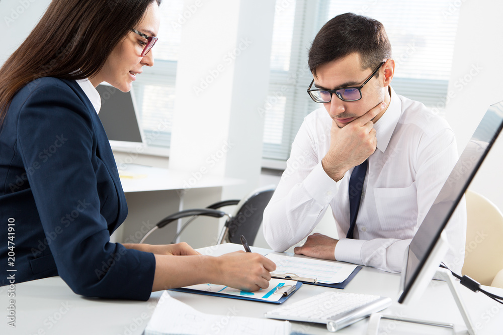 Businesspeople discuss a new project Businesspeople discuss a new project