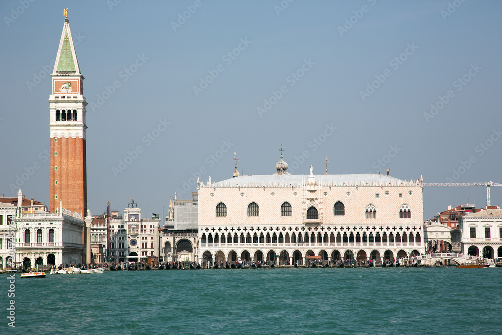 Venedig Dogenpalast und Camapanile gesehen vom Canale Grande