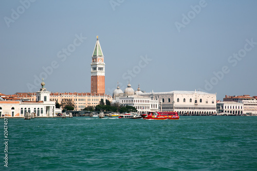 Venedig Camapanile und Dogenpalast gesehen vom Canale Grande