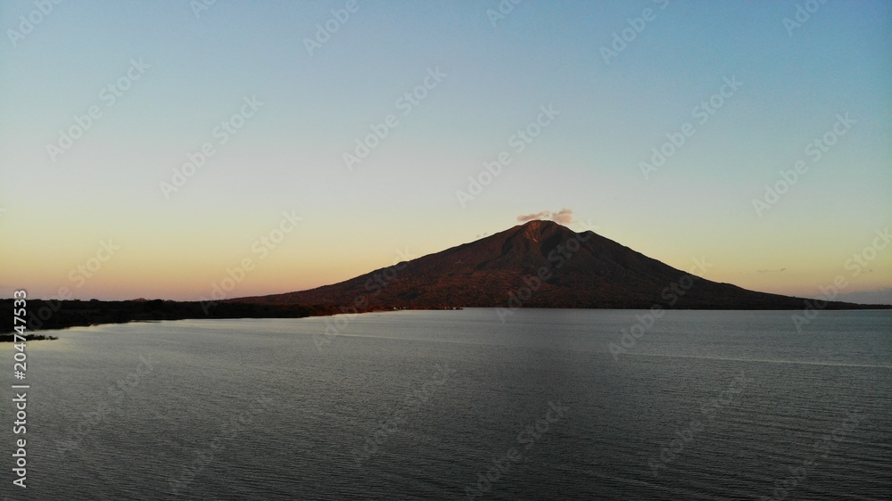 coucher de soleil sur Ometepe, l'île aux deux volcans, Nicaragua