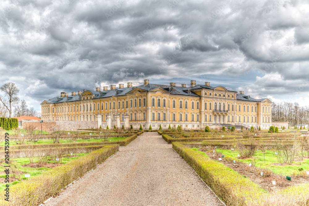 Barockschloss Rundāle bei Bauska in Lettland, das Versailles des Baltikums Barockschloss Rundāle bei Bauska in Lettland, das Versailles des Baltikums