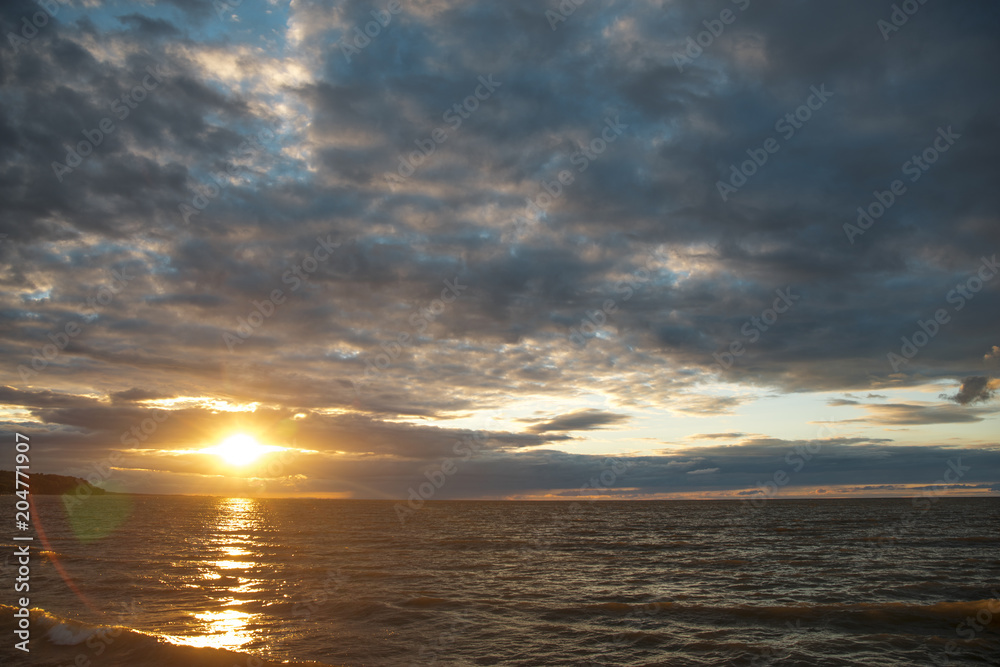 Fototapeta premium sunset over the evening ocean